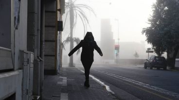 No se veía nada: postales desde la costa rosarina este martes por la mañana.