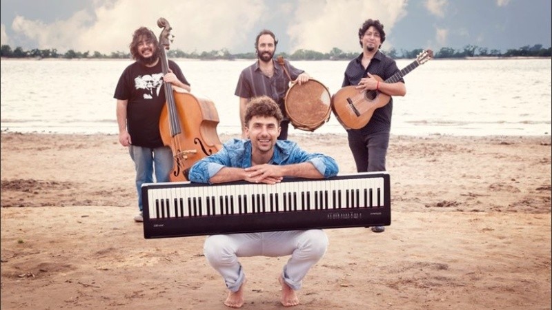 Joel Tortul Cuarteto está integrado por el pianista rosarino, Mariano Sayago, Martín Tessa y Mauricio Palavecino.