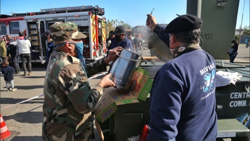 Los bomberos celebraron su día con una acción solidaria en zona oeste.