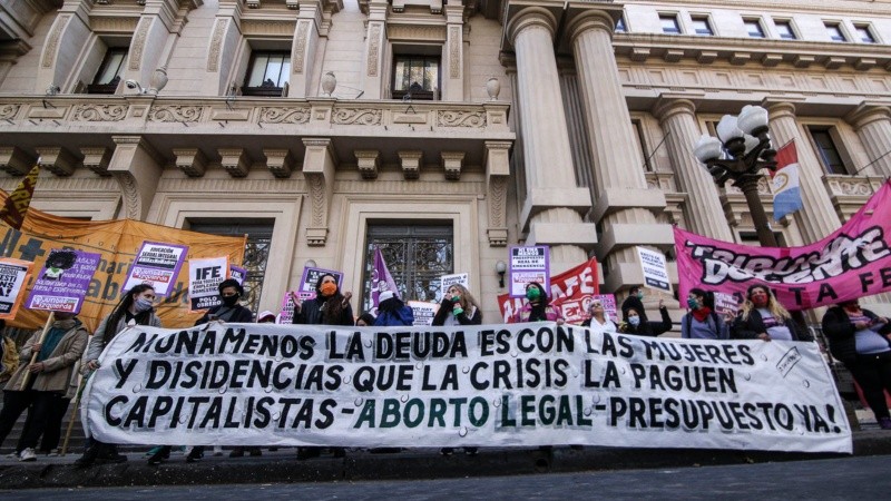 La manifestación en la Plaza San Martín en el aniversario de Ni una menos. 