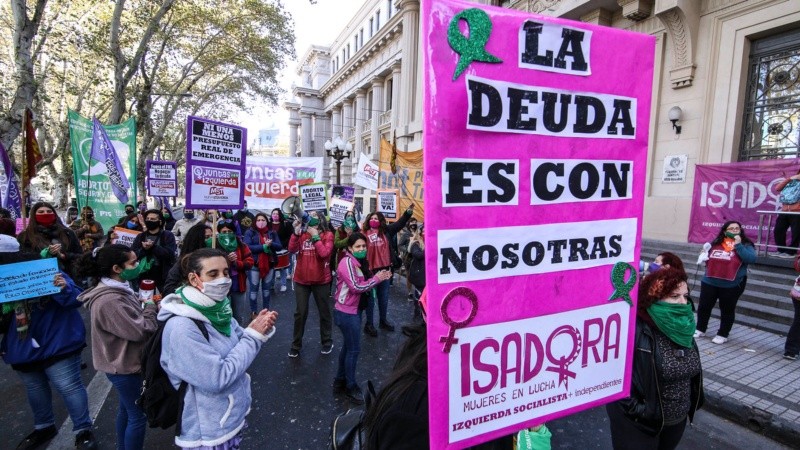La manifestación en la Plaza San Martín en el aniversario de Ni una menos. 