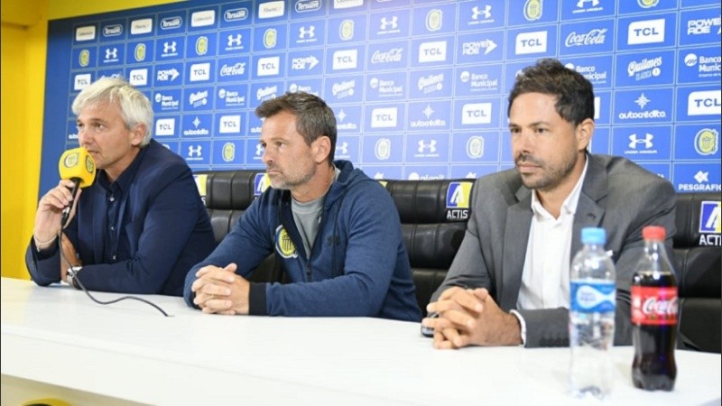 Cocca y los dirigentes. La intención de ambos es la continuidad.