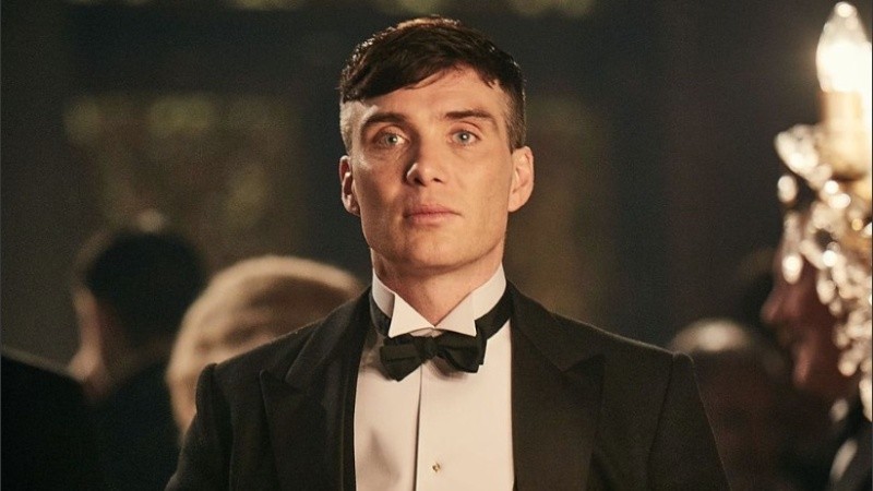 Cillian Murphy en el rol de Tomas Shelby, líder del clan familiar en la serie 