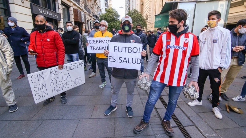 Ruidosa manifestación en la peatonal Córdoba.
