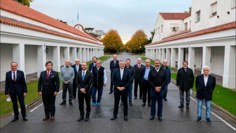 Alberto Fernández, con los empresarios y los dirigentes de la CGT, en Olivos.