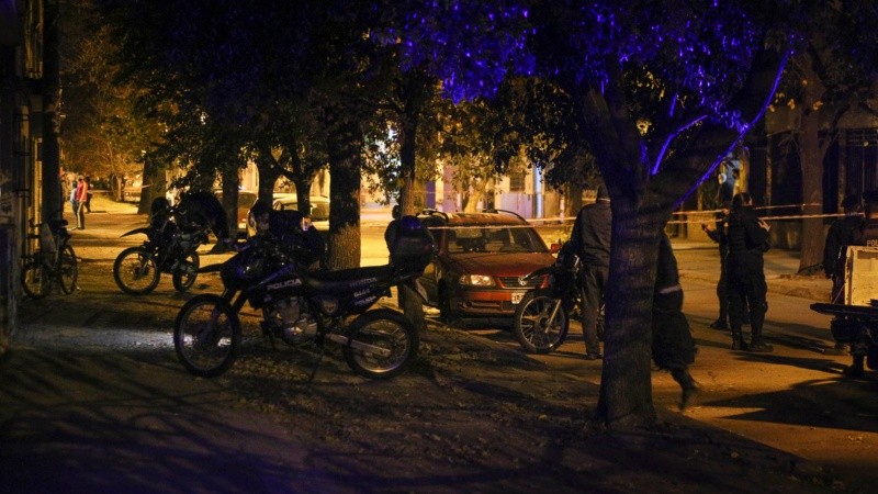 Gran despliegue policial en el lugar del hecho, por ahora sin detenidos.