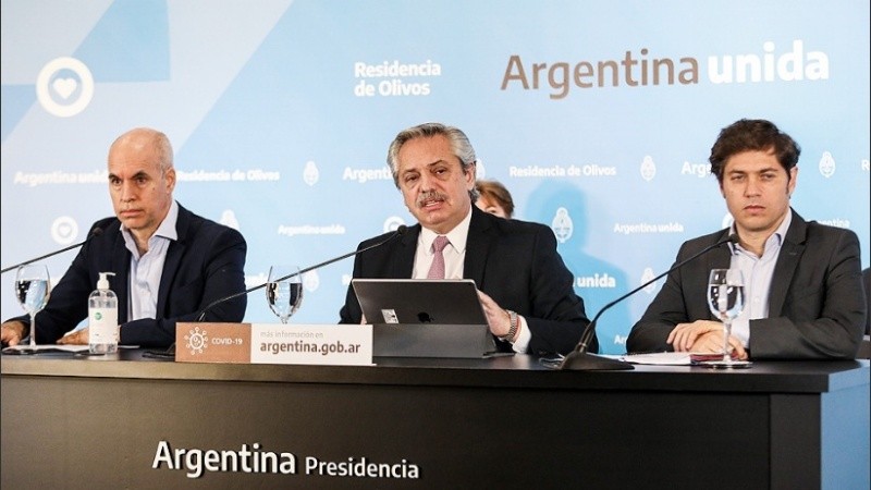 Larreta, Fernández y Kicillof durante la conferencia en Olivos.