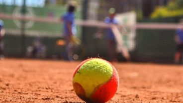 Vuelve el tenis a los clubes de Rosario.