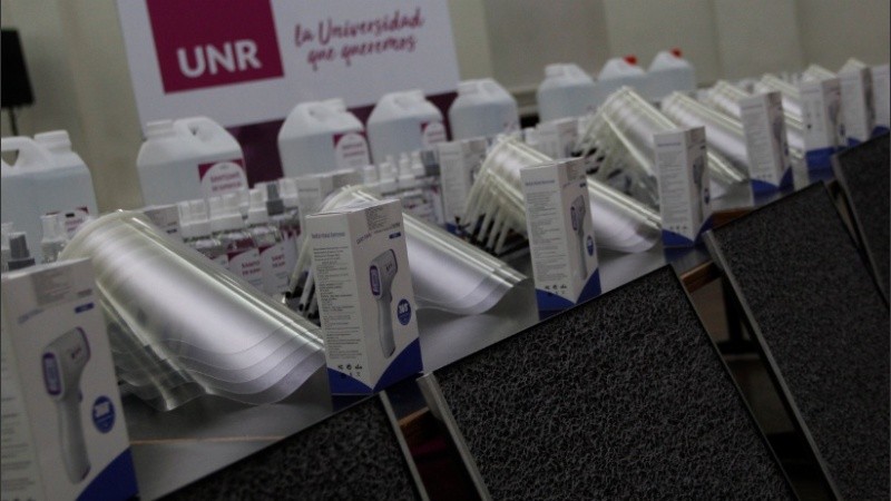 Se entregaron kits de seguridad sanitaria en todas las dependencias.