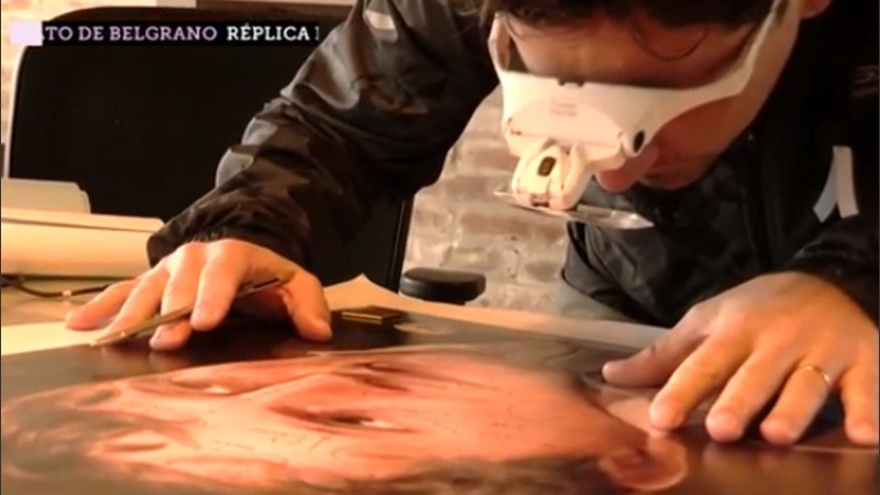 El diseñador y artista visual Ramiro Ghigliazza en pleno trabajo. 