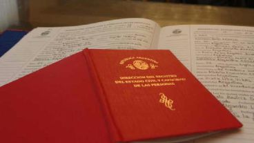 En Salta, San Luis y Misiones ya se hacen casamientos con barbijos.