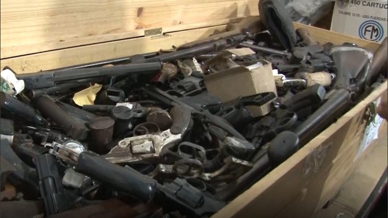 Derivaron 3.300 armas cortas y largas, además de tumberas y municiones.