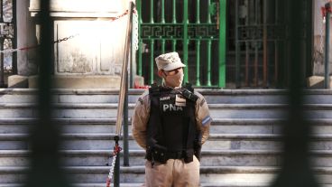 Se hacían tareas de desinfección en el edificio de Oroño al 900.