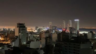 Otra vez el humo rellena el aire en la ciudad.