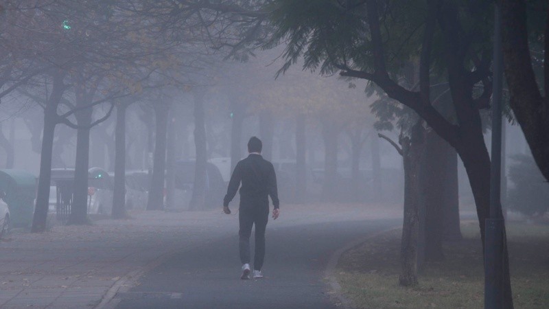 Humo y niebla para el paseo matutino en Rosario. 