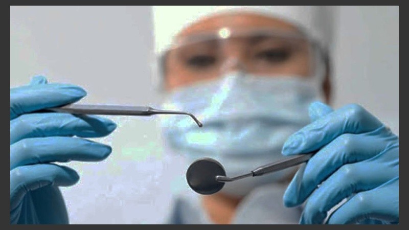 El Colegio de Odontólogos evalúa permanentemente los insumos que se requieren para cada práctica.