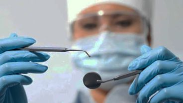 El Colegio de Odontólogos evalúa permanentemente los insumos que se requieren para cada práctica.