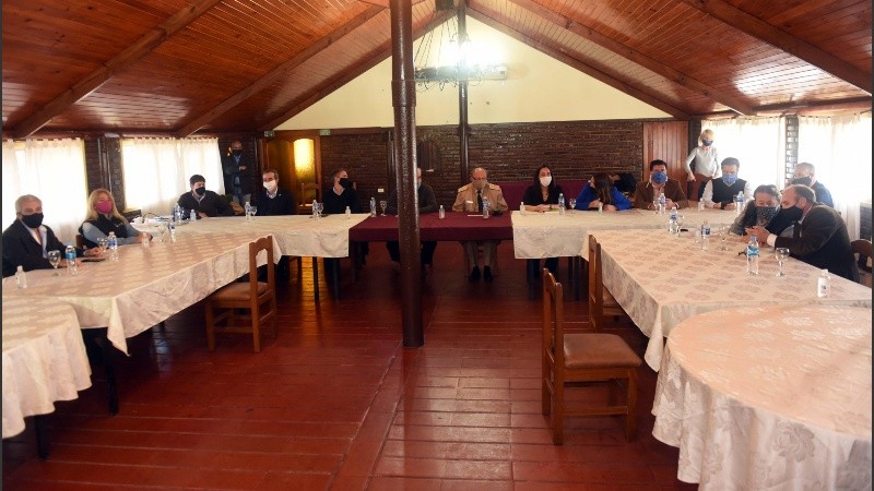 Funcionarios de Nación, Santa Fe, Entre Ríos y el intendente Javkin en el cónclave. 
