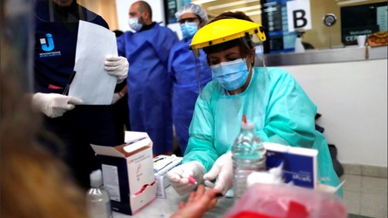 Tampoco se contaron positivos entre los testeos del Mercado de Fisherton.