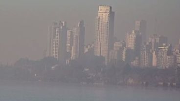 Hay humo en tus ojos y son residuos de las quemas de pastizales en las islas.