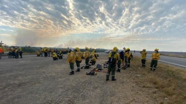 Trabajaron más de 65 brigadistas, 3 helicópteros y 3 aviones hidrantes.
