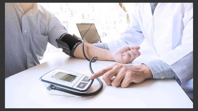 La hipertensión arterial es un trastorno que se caracteriza por un aumento sostenido de la presión dentro de los vasos sanguíneos por encima de los valores considerados normales.