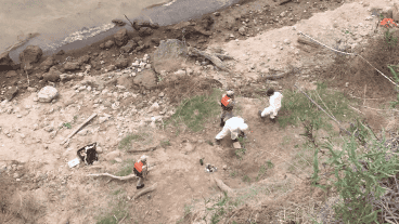 Alberto Perassi observó desde la barranca el trabajo del EAAF.