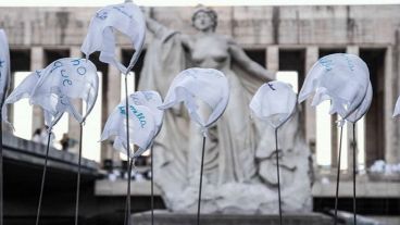 "Cuatro conversaciones virtuales: los movimientos de la memoria" es organizado por la Dirección de Derechos Humanos y Memoria de la Municipalidad de Rosario.