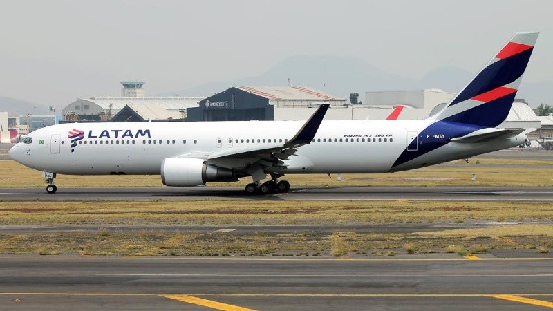 Latam Airlines Argentina dejará de volar desde y hacia doce destinos domésticos.