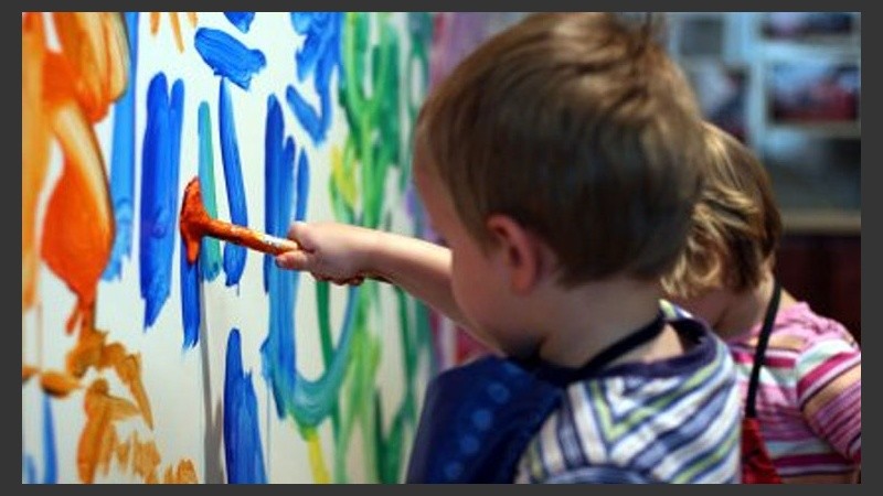Los beneficios pedagógicos de la expresión plástica van desde el desarrollo de la psicomotricidad o la cognición, hasta el refuerzo de la autoestima.