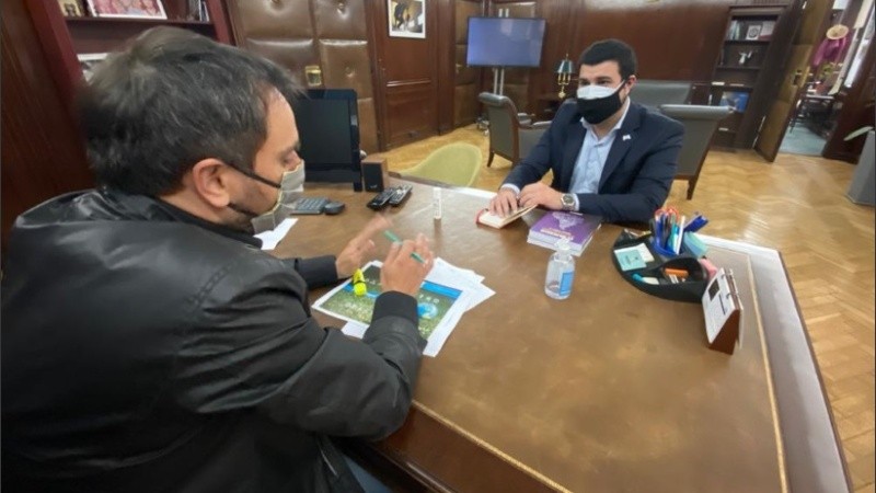 Cabandié y Cleri analizaron la crítica situación en el humedal.