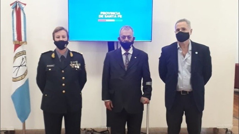 Chimenti, Sarnaglia y Saín durante el acto de este jueves en Rosario.