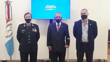 Chimenti, Sarnaglia y Saín durante el acto de este jueves en Rosario.