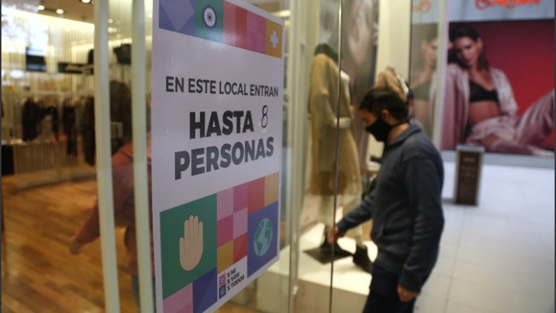 Hay límite de ingreso en los locales. 