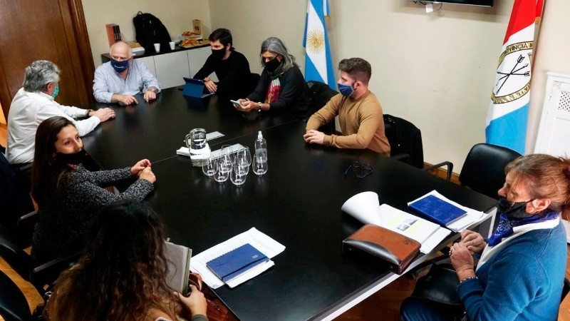 La reunión por los incendios, encabezada por Lifschitz y Pullaro. 