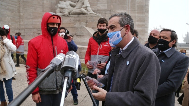 El intendente recibió tras el acto a los trabajadores que se movilizaron. 