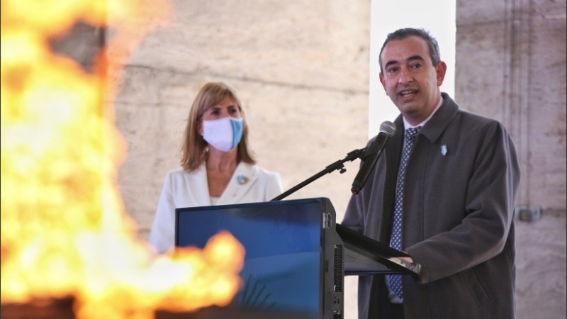 El intendente Javkin en su discurso oficial en el Monumento. 