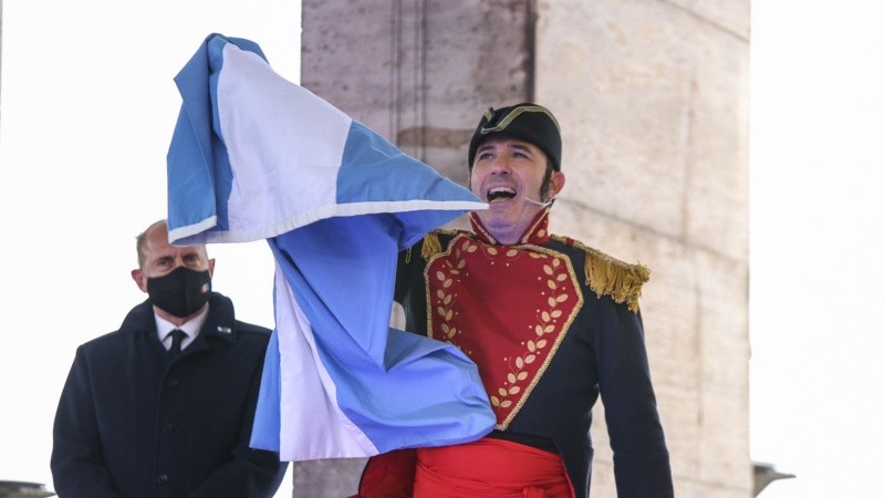 El emotivo cierre del acto en el Monumento. 