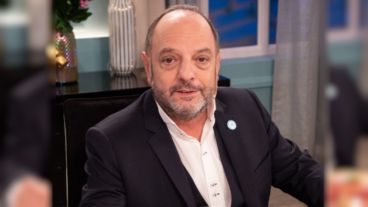 "Mirá, Leandro, qué homenaje te están haciendo los tíos", dijo Baby Etchecopar tras el brindis en su nombre propuesto por González Oro.