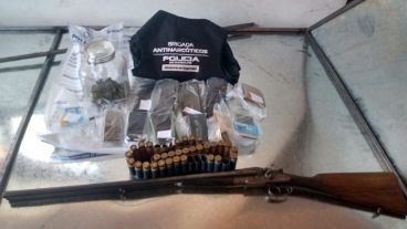 Drogas, armas, dinero y teléfonos entre los elementos incautados.