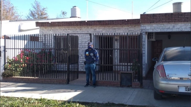 Drogas, armas, dinero y teléfonos entre los elementos incautados.