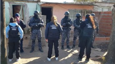 Drogas, armas, dinero y teléfonos entre los elementos incautados.