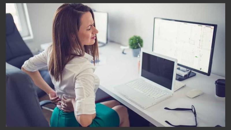 Aunque mantengamos una buena postura durante el teletrabajo, los descansos son necesarios.