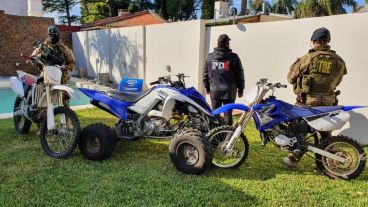 Algunos de los vehículos secuestrados en los allanamientos.