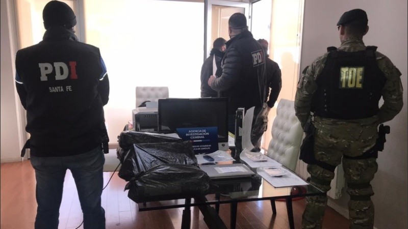 Los allanamientos fueron hechos por la Agencia de Investigación Criminal y la Tropa de Operaciones Especiales.