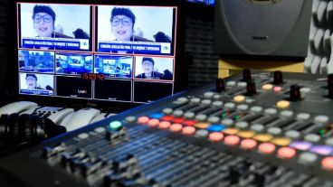 La comisión se reúne para analizar nuevas leyes.