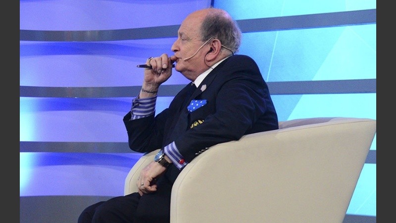 Gelblung tiene 76 años.