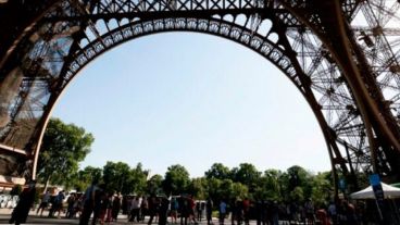 Unos 50 visitantes fueron recibidos al ritmo de una batucada.