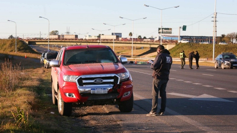 La camioneta involucrada en el siniestro. La PDI trabajó en el lugar.