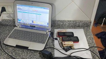 Elementos secuestrados a la banda de estafadores.